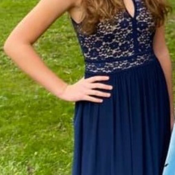 Morgan & Co - Keyhole Gown - Picture 6 of 7